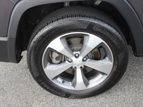 Used 2022 Jeep Cherokee Limited AWD/4WD image 37