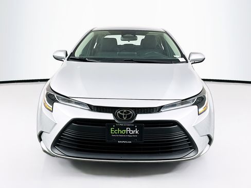 Used 2024 Toyota Corolla LE FWD image 2