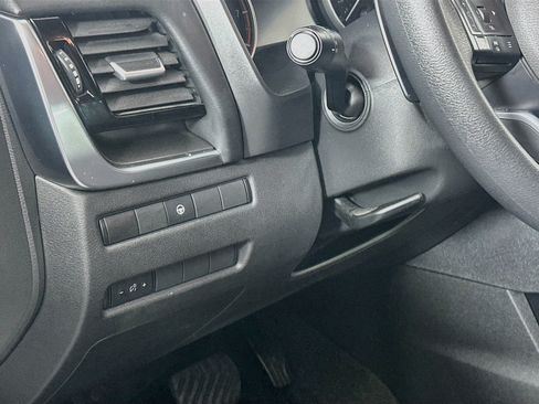 Used 2022 Nissan Rogue SV FWD image 17