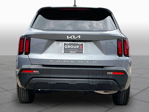 Used 2022 Kia Sorento LX FWD image 5