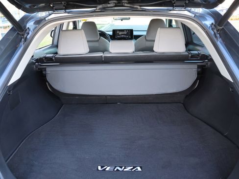 Used 2022 Toyota Venza LE image 36