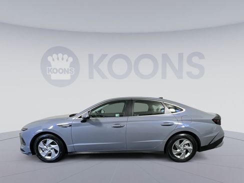 Used 2025 Hyundai Sonata SE image 2