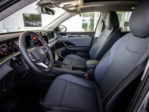New 2026 Volkswagen Tiguan SE FWD image 23