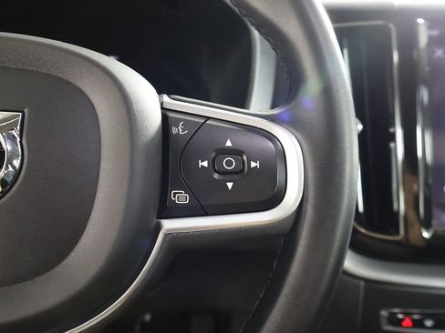Used 2022 Volvo XC60 B5 Momentum AWD/4WD image 45