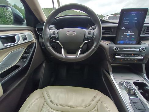 Used 2020 Ford Explorer Platinum w/ Premium Technology Package AWD/4WD image 18