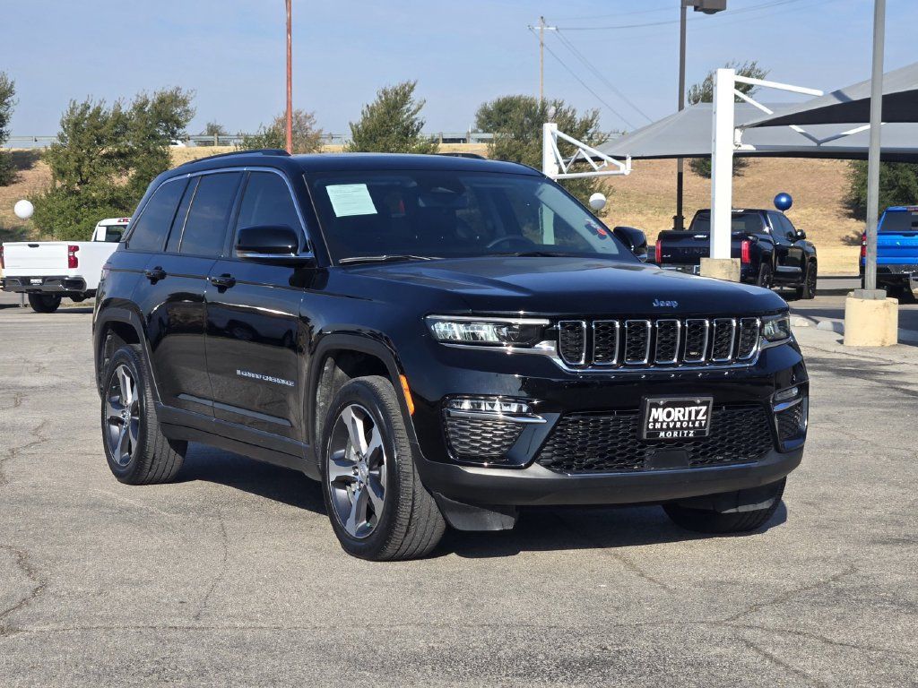 Used 2023 Jeep Grand Cherokee 4WD 4xe image 3