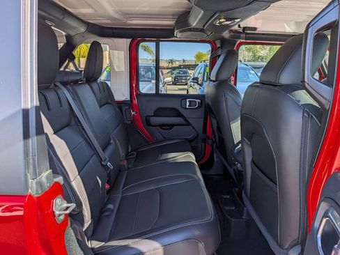 Used 2023 Jeep Wrangler Unlimited Sahara image 31