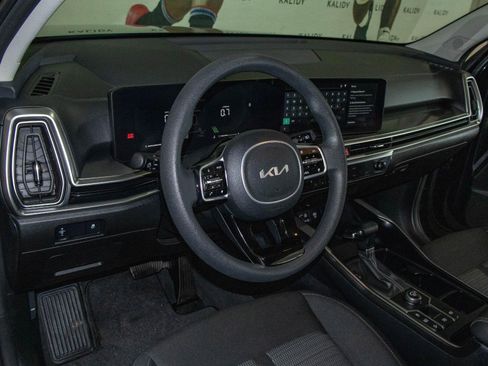 Used 2024 Kia Sorento LX image 5