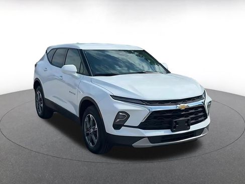 Used 2026 Chevrolet Blazer LT AWD/4WD image 3