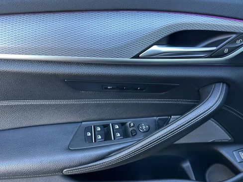 Used 2019 BMW 530e w/ M Sport Package image 10