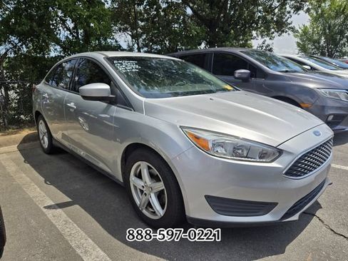 Used 2018 Ford Focus SE FWD image 11