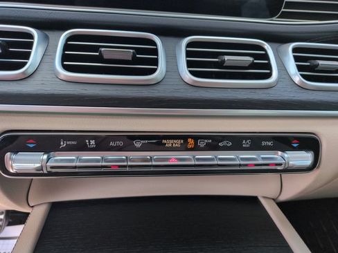 Used 2024 Mercedes-Benz GLS 450 4MATIC image 24