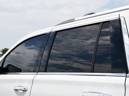 Used 2015 GMC Yukon Denali w/ Touring Package AWD/4WD image 12