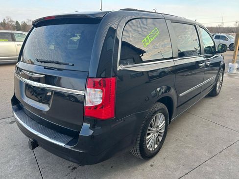 Used 2013 Chrysler Town & Country Touring-L w/ Driver Convenience Group image 5