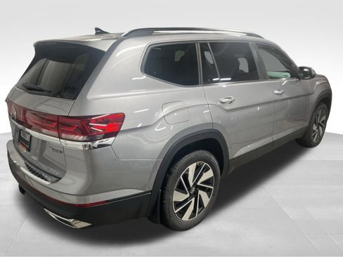 Used 2025 Volkswagen Atlas SE w/ Panoramic Sunroof Package image 5