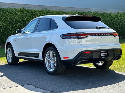 Certified 2025 Porsche Macan AWD/4WD image 3