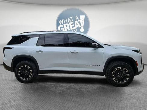 Used 2026 Chevrolet Traverse Z71 w/ LPO, Floor Liner Package AWD/4WD image 2