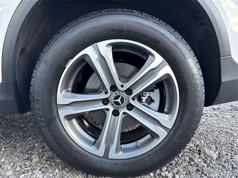 Used 2018 Mercedes-Benz GLC 300 4MATIC w/ Premium Package image 27