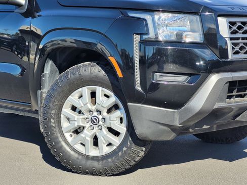 Certified 2022 Nissan Frontier SV image 3