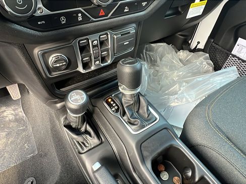 New 2026 Jeep Gladiator Sport AWD/4WD image 25
