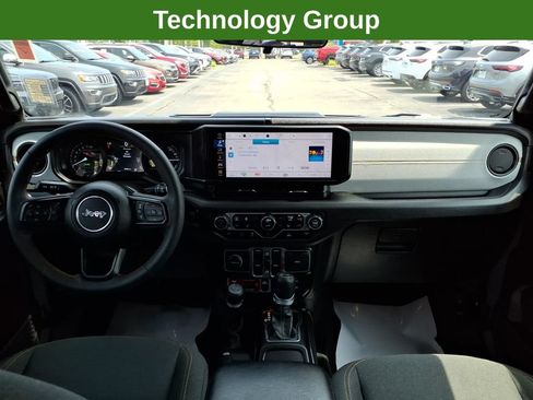 Used 2024 Jeep Wrangler Unlimited AWD/4WD image 17