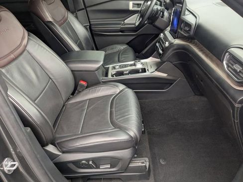 Used 2020 Ford Explorer Platinum w/ Premium Technology Package AWD/4WD image 24