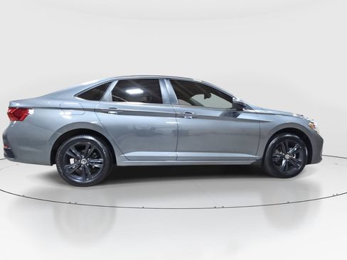 Used 2022 Volkswagen Jetta SE FWD image 4
