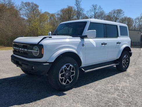 New 2026 Ford Bronco Outer Banks image 6