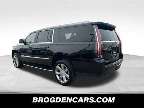 Used 2020 Cadillac Escalade ESV Premium Luxury image 5