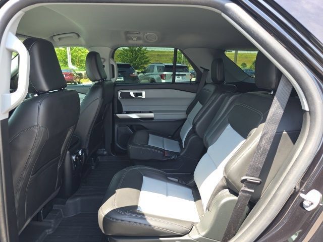Certified 2023 Ford Explorer XLT w/ Equipment Group 202A AWD/4WD image 15