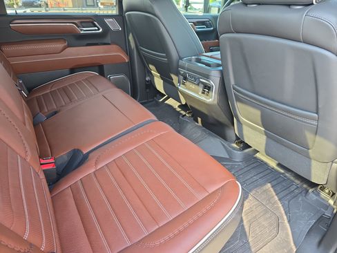 Used 2024 GMC Sierra 2500 Denali Ultimate AWD/4WD image 11