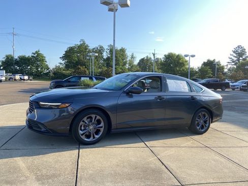 Used 2023 Honda Accord EX image 6