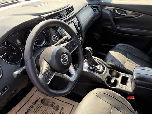 Used 2019 Nissan Rogue SL w/ Premium Package image 12