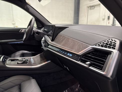 Used 2025 BMW X5 xDrive40i w/ M Sport Package image 40