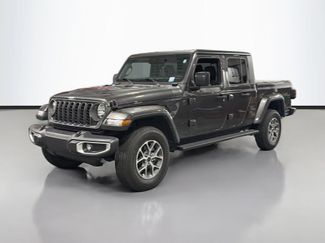 Used 2024 Jeep Gladiator Sport AWD/4WD video 2