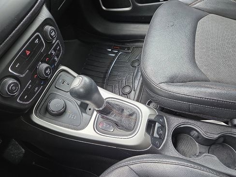 Used 2018 Jeep Compass Latitude w/ Popular Equipment Group AWD/4WD image 25