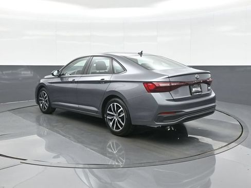 Certified 2026 Volkswagen Jetta SE FWD image 5