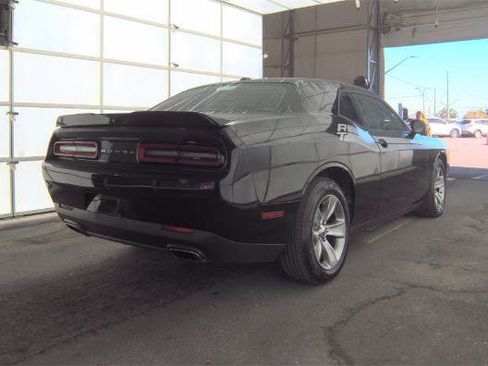 Used 2019 Dodge Challenger SXT image 5