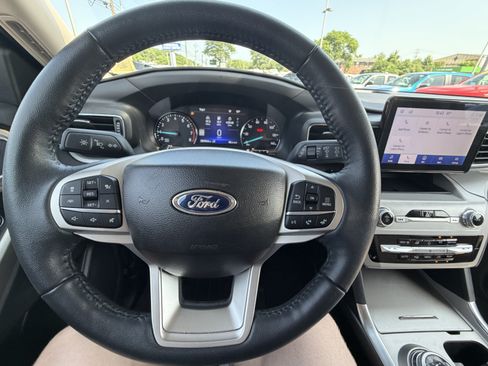 Used 2023 Ford Explorer XLT w/ Equipment Group 202A AWD/4WD image 7