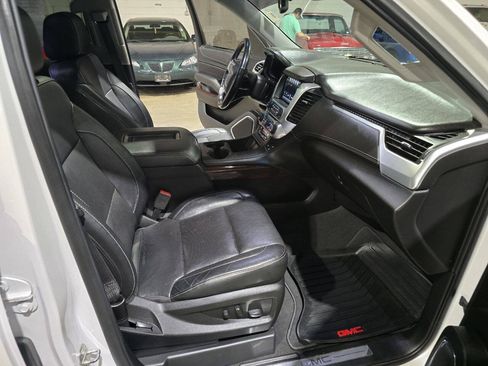 Used 2019 GMC Yukon XL SLT w/ Open Road Package AWD/4WD image 38