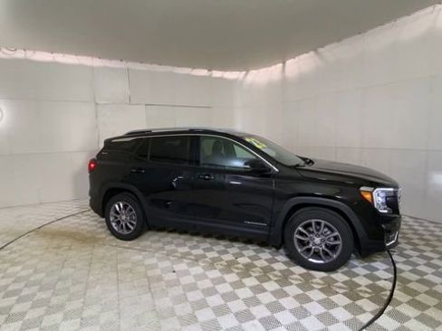 Used 2023 GMC Terrain SLT image 9