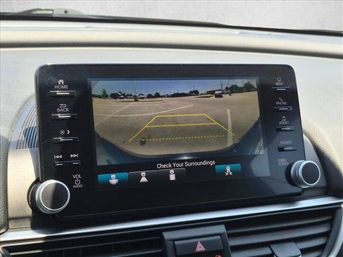 Used 2018 Honda Accord Touring image 13