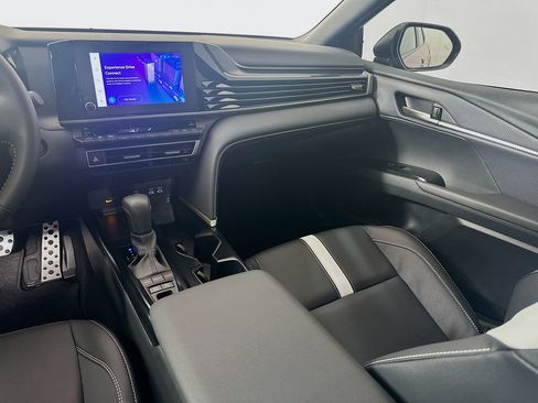 Used 2025 Toyota Camry SE image 23