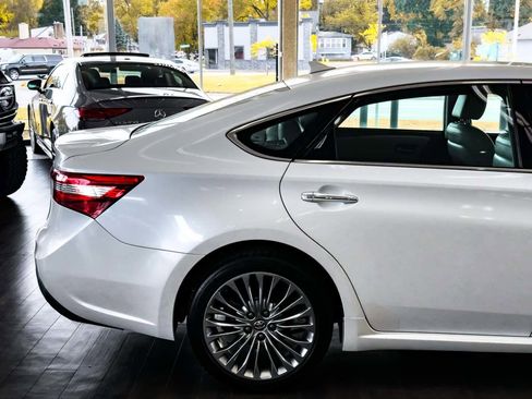 Used 2016 Toyota Avalon Limited w/ Toyota Safety Sense Package image 15