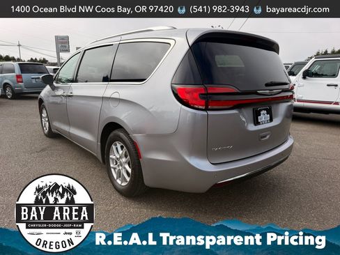 Used 2021 Chrysler Pacifica Touring-L FWD image 9