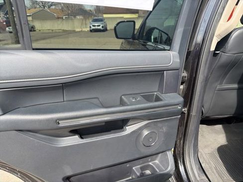 Used 2024 Ford Expedition XLT image 11