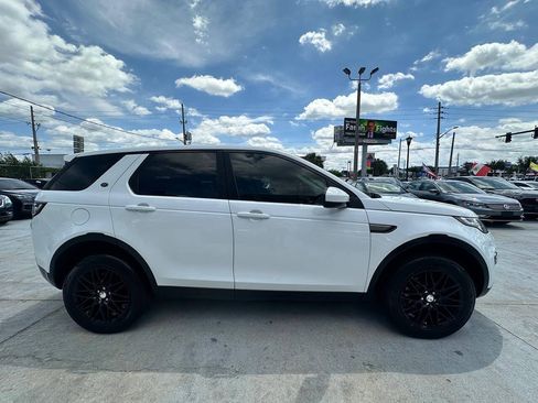 Used 2019 Land Rover Discovery Sport SE AWD/4WD image 9