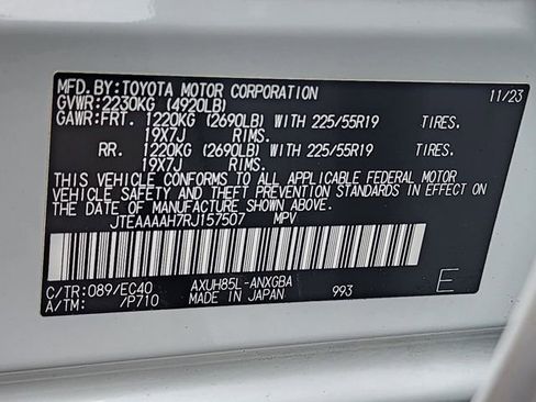 Used 2024 Toyota Venza XLE image 32