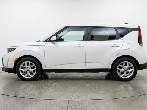 Used 2025 Kia Soul LX w/ LX Technology Package FWD image 5
