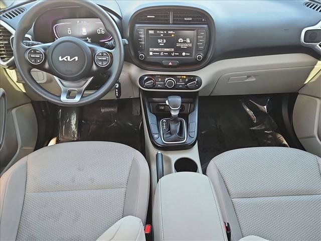 Used 2025 Kia Soul LX w/ LX Technology Package FWD image 16